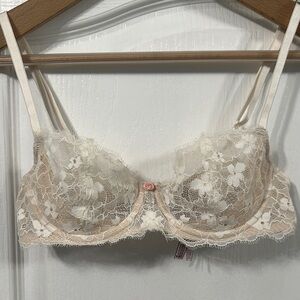 Victoria’s Secret Dream Angels Push-up. (No padding) 32C